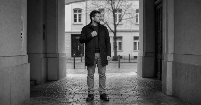 przedwczesny wytrysk - W obszarze takim jak szybka ejakulacja najtrudniejsze bywa nie samo pragnienie, lecz presja, żeby ciało odpowiedziało bez wahania.